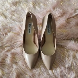 Unused Steve Madden nudes pumps